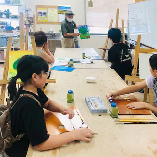 子ども絵画教室の風景